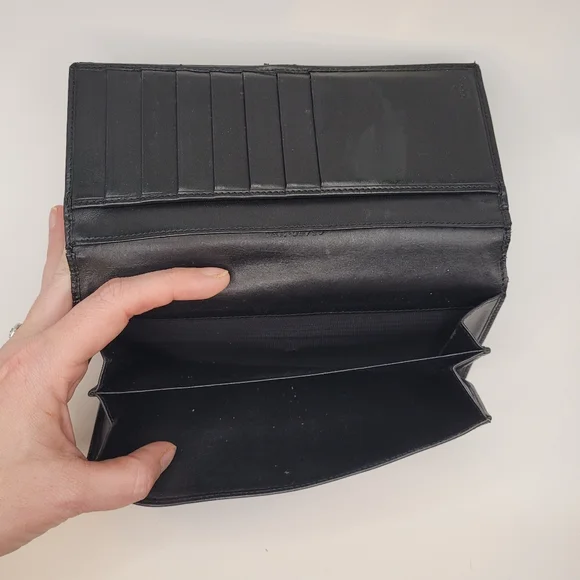 Gucci Wallet with Silver Clasp And Key - Picture 8 of 13